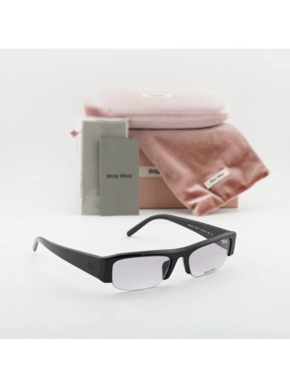 Miu Miu model mub07s